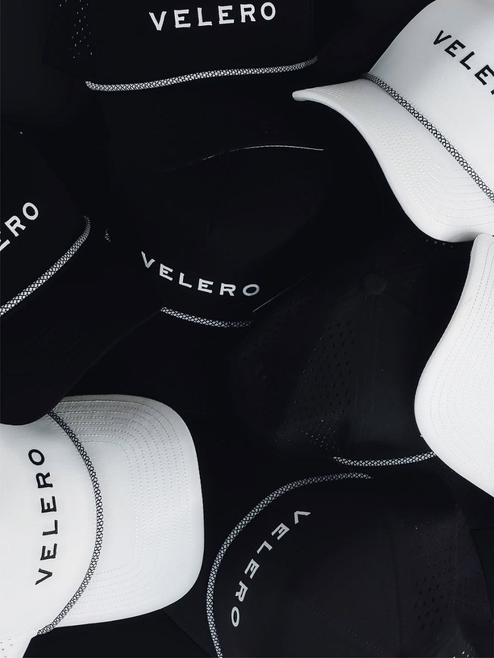 Gorra Velero Blanca y Negra Hover